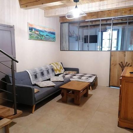 Agreable Maison De Village. カステラーヌ エクステリア 写真