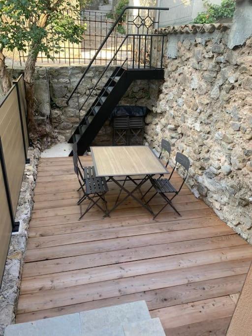 Agreable Maison De Village. カステラーヌ エクステリア 写真