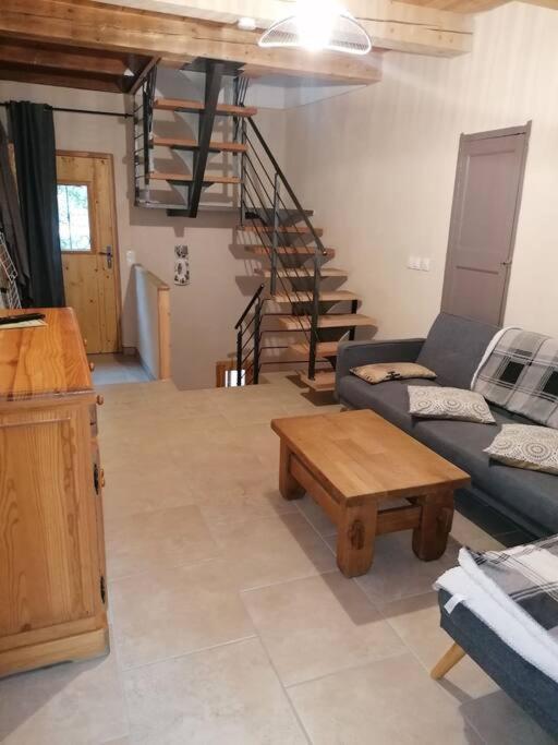 Agreable Maison De Village. カステラーヌ エクステリア 写真
